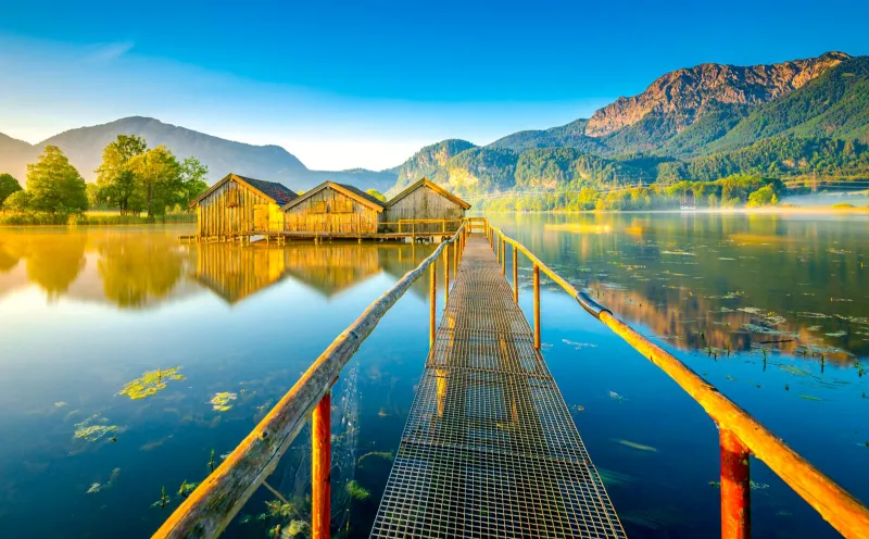 Bootshäuser am Kochelsee