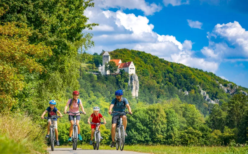Burg Prunn, Familie, Radtour