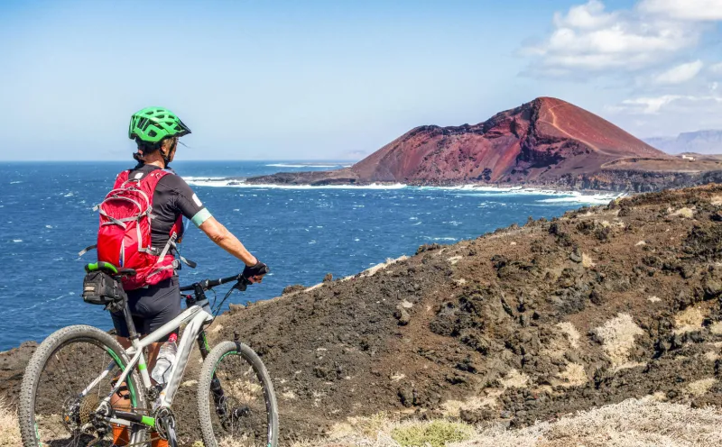 Radlerin auf Lanzarote