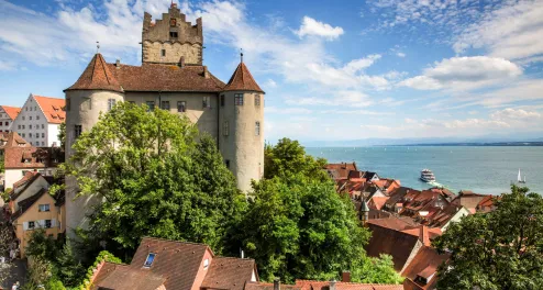 Der Bodensee-Radurlaub mit der Burg Meersburg und Blick auf den See